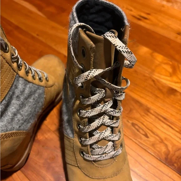 Sorel Lexie Wedge Tan and Gray Lace Up Boots - Picture 11 of 12